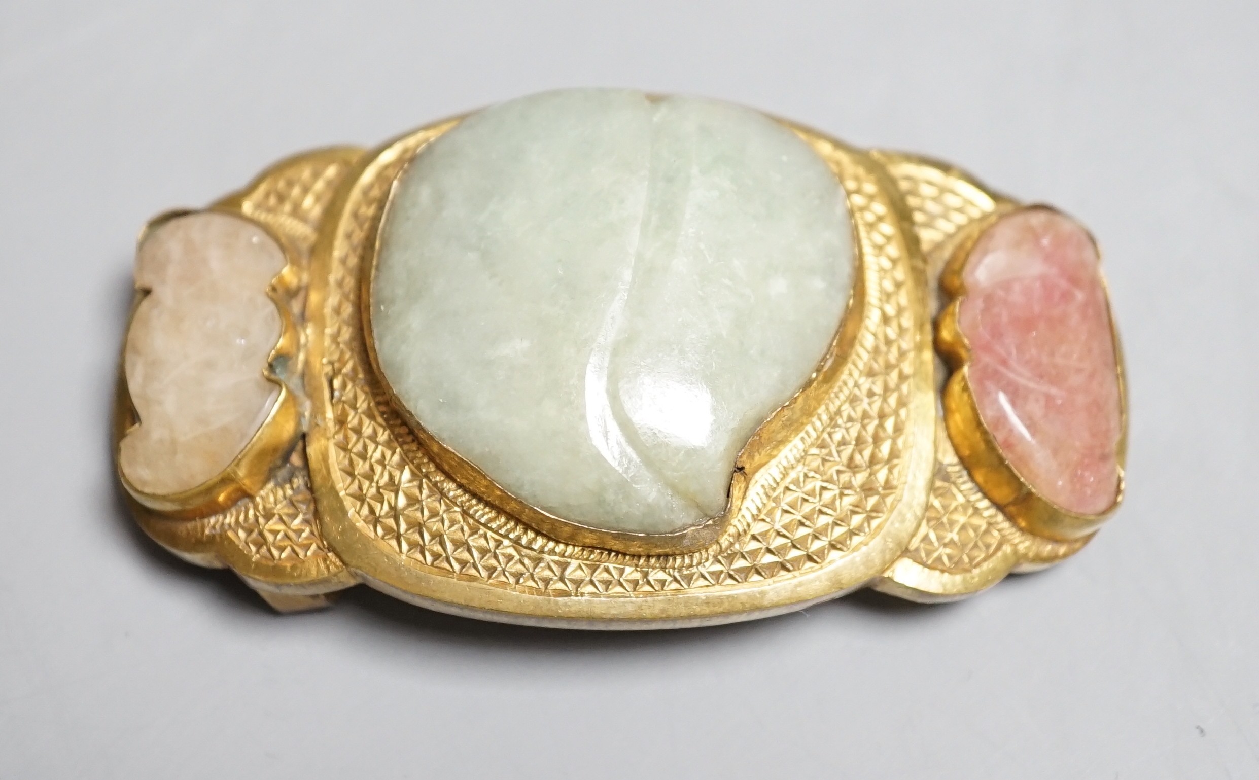 A Chinese jade and hardstone mounted belt buckle, late 19th/early 20th century 8.5cm wide